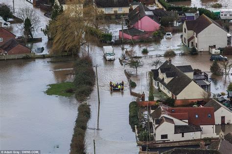 Flooding Now Thousands More Face Evacuation As 14 Severe Weather