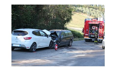 Frontale Sulla Montanara A Riviera Ferito Automobilista Sabato Sera