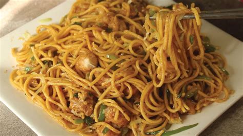 Easy Chicken Chow Mein Recipe By Chef Hafsa Youtube