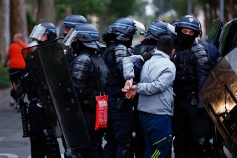 Los disturbios en Francia ahuyentan a los turistas y provoca pérdidas