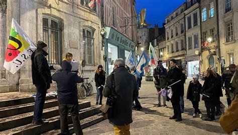 Rassemblement Contre La Fermeture De La Maternelle Des Brich Res Devant