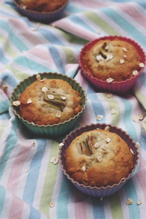 Muffins La Cannelle Rhubarbe Et Flocons D Avoine Gamine Gourmande