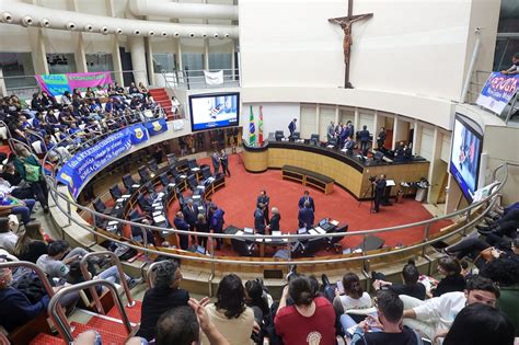 Programa Universidade Gratuita é aprovado na Alesc JMais