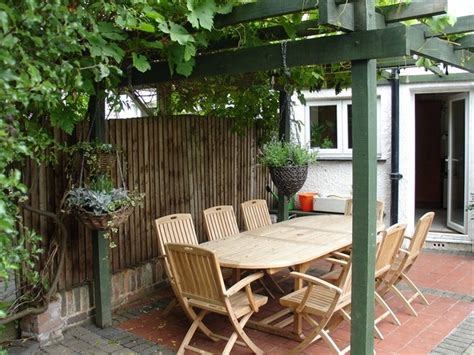 Garden Pergola : Simple pergola to support grape vine and provide seating shelter