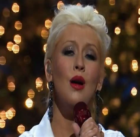 Diva Devotee: Christina Aguilera performs "Have Yourself A Merry Little ...