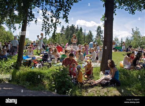 Schweden mittsommer tanzen Fotos und Bildmaterial in hoher Auflösung