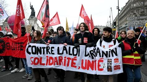 Loi Immigration Les Opposants Dans La Rue Pour Un Retrait Total