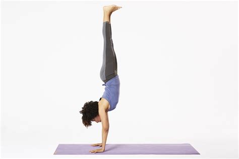 Wie Man Die Handstand Pose Adho Mukha Vrksasana Macht