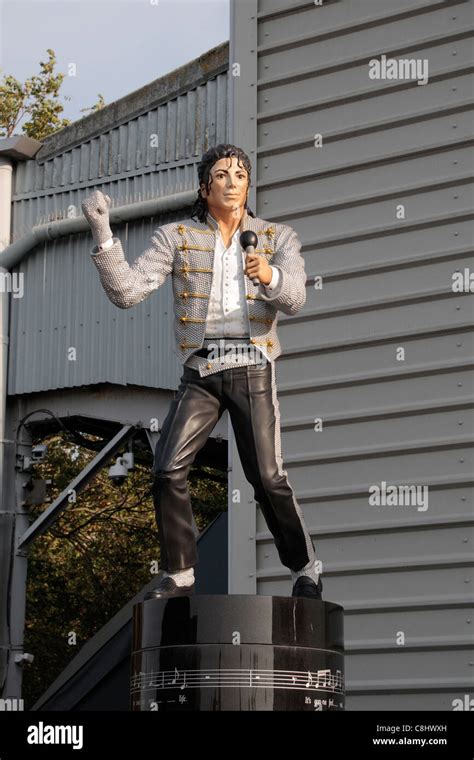 Michael jackson statue fotografías e imágenes de alta resolución Alamy