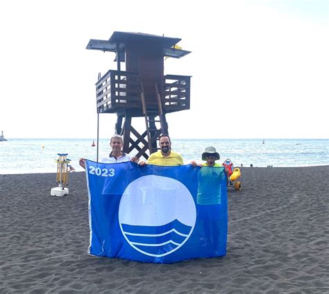 Breña Alta iza un año más la Bandera Azul en la Playa de Bajamar El