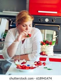 Naked Cake Decorated By Woman Stock Photo Shutterstock