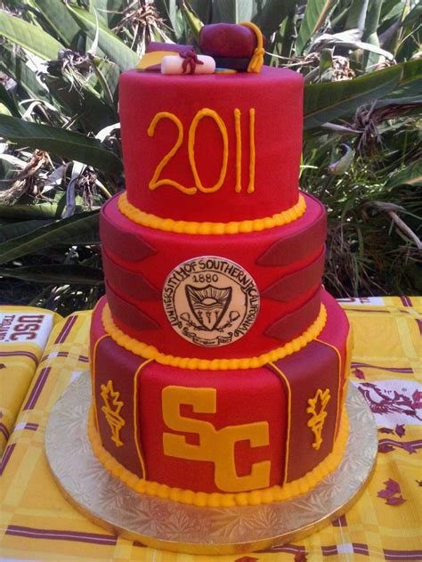 A Usc Trojans Graduation Cake For One Dr Eric Medrano Fight On