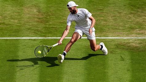 El comodín británico Jacob Fearnley es eliminado por Novak Djokovic