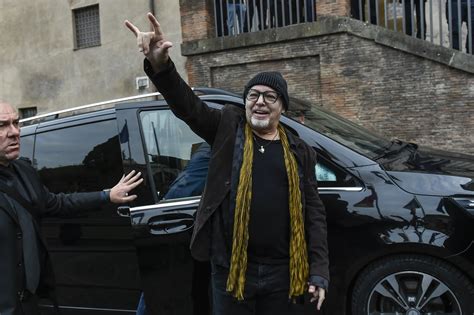 Vasco Rossi In Tour Negli Stadi Di Milano E Bari A Giugno Lettera