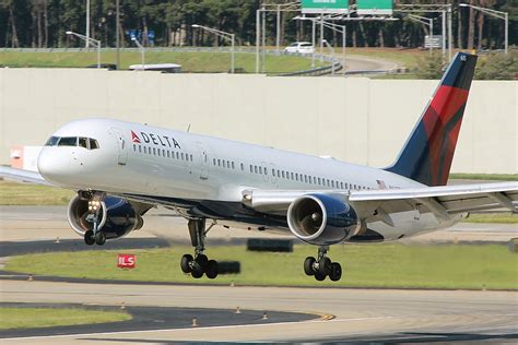 N685DA Delta Boeing 757 200 ATL Renaissance Concourse Flickr