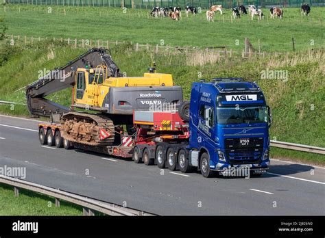 MGL Heavy Haulage STGO CAT 3 Wide Load Transport Volvo Roiadbridge