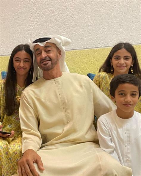 Mohammed Bin Zayed Bin Sulyan Al Nahyan Con Salama Bint Ahmed Shamsa