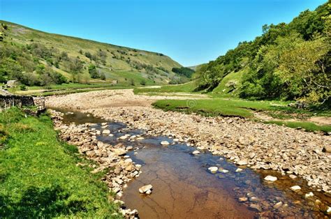 Cauce Del Río Rocoso Del Río Swale Foto de archivo Imagen de ambiente