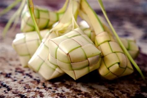 5 Tradisi Ketupat Lebaran Dari Berbagai Daerah Di Indonesia Ada Lomba