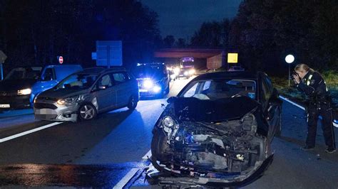 Autos Prallen Zusammen Zwei Personen Bei Unfall Auf Der B54 Verletzt