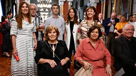 Familiares Y Amigos En La Graduaci N De Ediles De Bilbao Onda Vasca