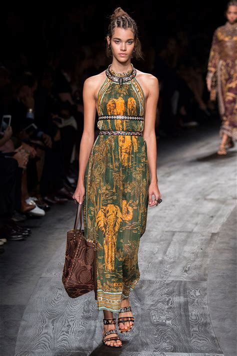 Sfilata Valentino Parigi Collezioni Primavera Estate Vogue