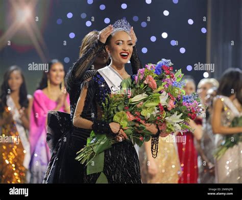 Señorita Eeuu Rbonney Gabriel Es Coronada Miss Universo Por El