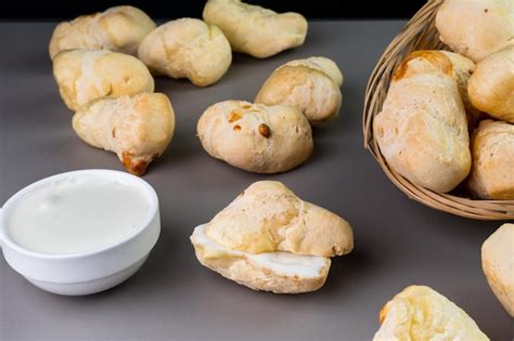 Pao De Queijo Brasileiro P O De Queijo Fresco Recheado Catupiry E