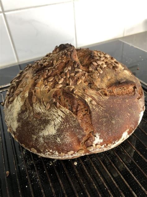 Brot 133 Vollkorn Sauerteigbrot Mit Sonnenblumenkernen