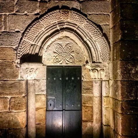 Esta Es La Portada Norte De Santiago De Bembrive Barcelona Cathedral