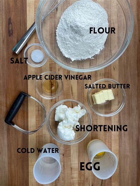 Pie Crust With Egg And Vinegar Recipe Pie Crust Flaky Pie Crust Pie Crust Uses