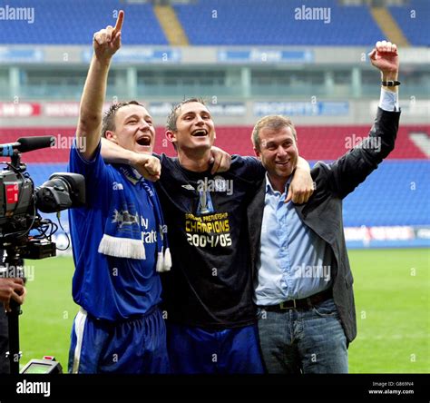 Chelsea Owner Roman Abramovich R Celebrates With His Players Frank