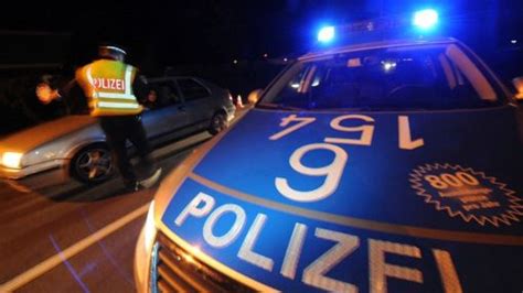 Blaulicht Aus Der Region Stuttgart 6 Dezember Polizeistreife Kracht