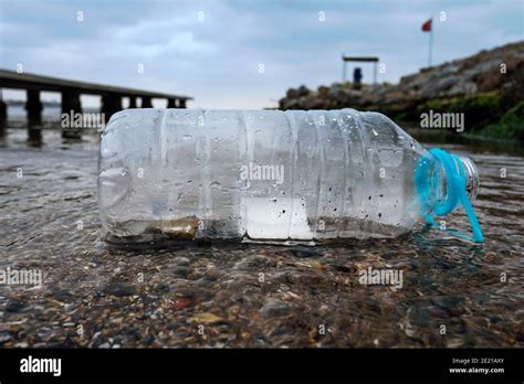 Plastic pollution in the sea Stock Photo - Alamy