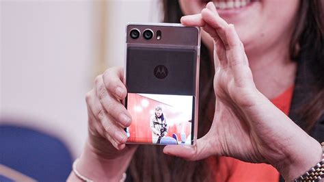 Premier Test Du Motorola Rizr Un Smartphone Cran Enroulable Surprenant