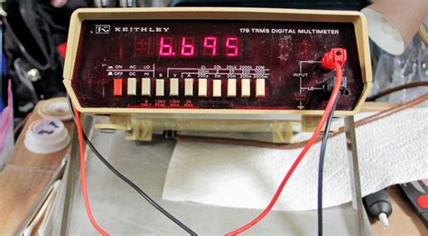 Een Defecte Keithley Mannequin Digitale Multimeter Repareren Bouw