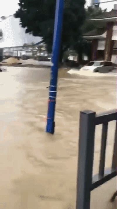 疯狂“倒水”！白云区暴雨红色预警，多处出现水侵！未来几天还是雨雨雨