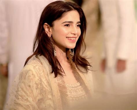 Aima Baig Gets Trolled On Giving Tawaf E Kaaba Tips Reviewit Pk