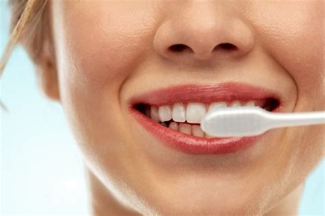 Denti Per Un Sorriso Bianco E Smagliante Basta Questo Trucchetto