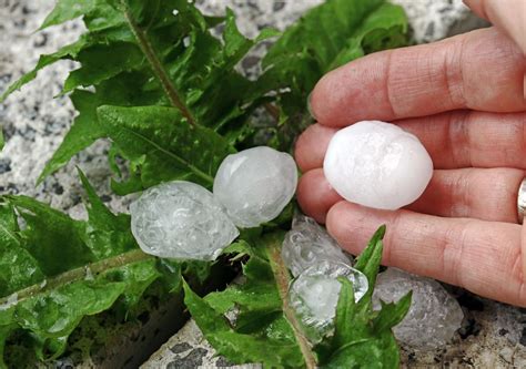 Warnung vor schweren Gewitter am Montag Ein Hurrikan nähert sich