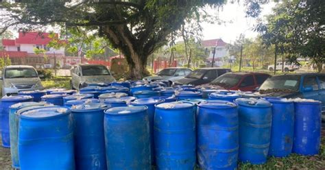 Penyeludup Lari Tinggal Tong Dram Berisi Petrol Berita Harian