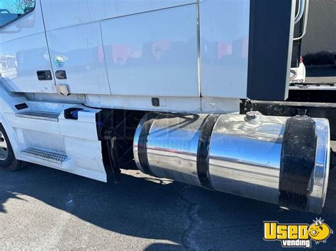 2017 Volvo Sleeper Cab Semi Truck Transport Service Vehicle For Sale