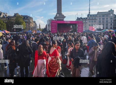 London Uk 29 October 2023 Large Crowds Of Revellers Pack Trafalgar