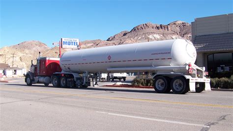 filelpg tank truck   jpg wikimedia commons