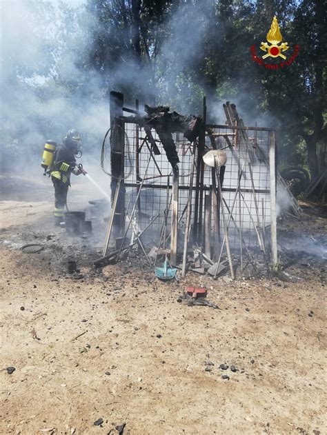 Punta Ala Incendio In Un Capannone Edile