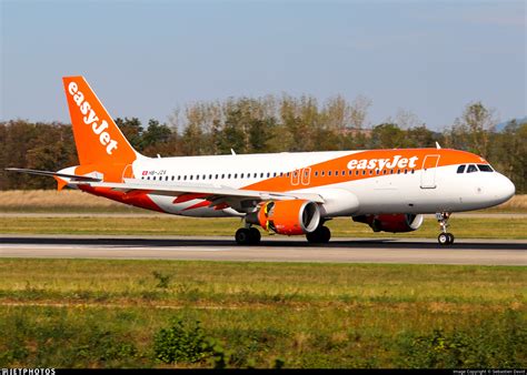 HB JZX Airbus A320 214 EasyJet Switzerland Sebastien David