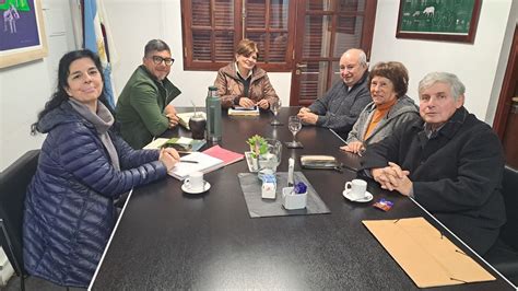 J Venes Que Construyen Proyectos De Vida Comprometidos Con El Cuidado