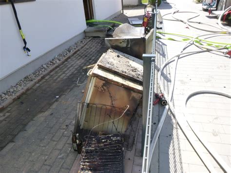 Rauch Aus Fenster Feuerwehr Malsch Retten L Schen Bergen Sch Tzen