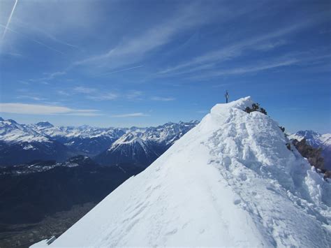 Le Sommet Du Grand Chavalard Une Magnifique Montagne Impressionnante