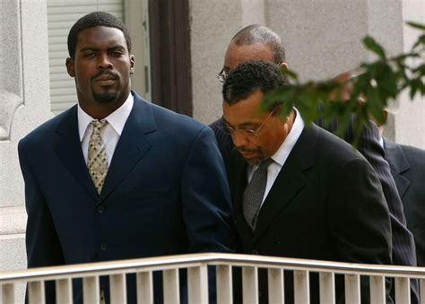From Prison to Millions: How Michael Vick Built His Wealth - Veja Store Site